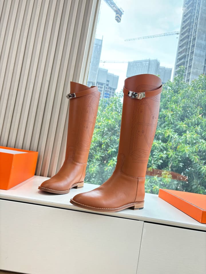 Hermès Classic Knee-High Boots – 2025FW in Assorted Buckle Riding Boots Display