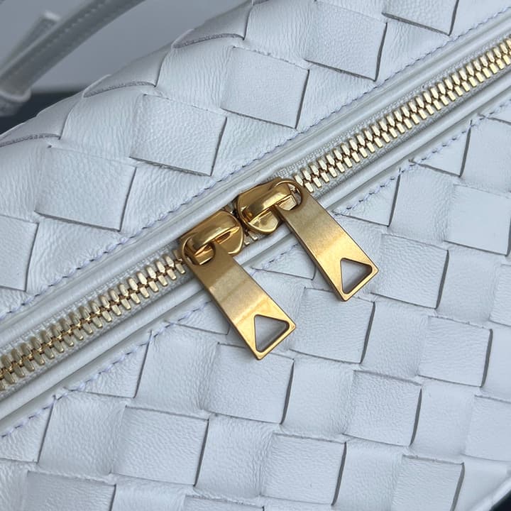 Bottega Veneta Intrecciato Vanity Case in Cream