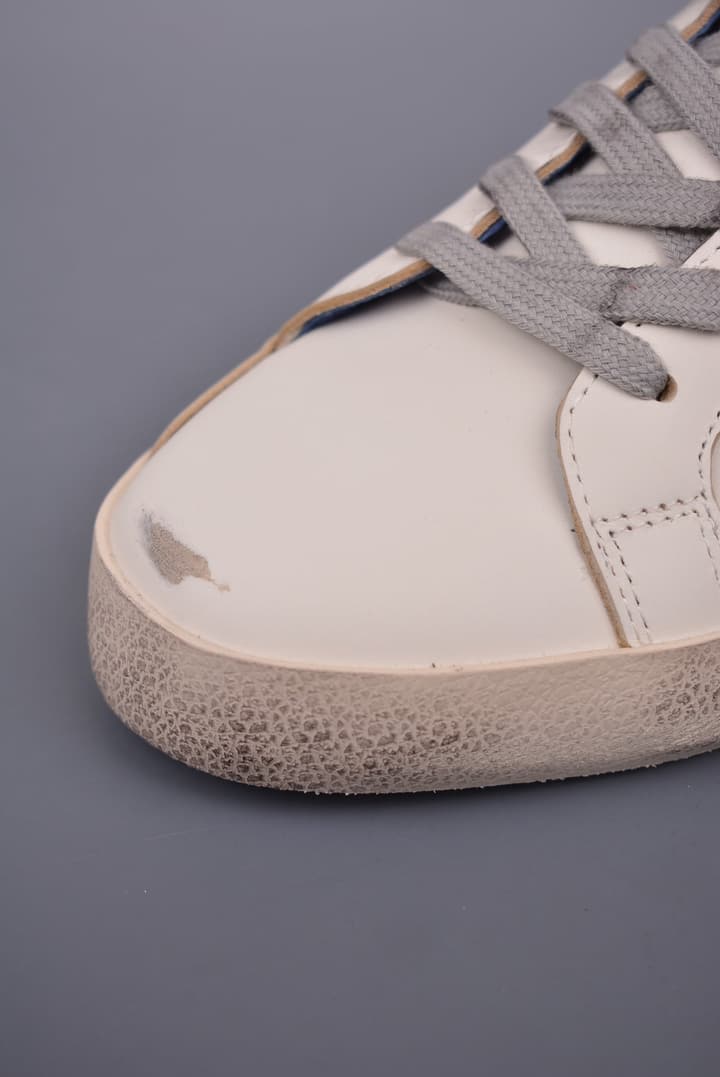Golden Goose Super Star Distressed Sneakers – 2023 Collection in White With Navy Heel