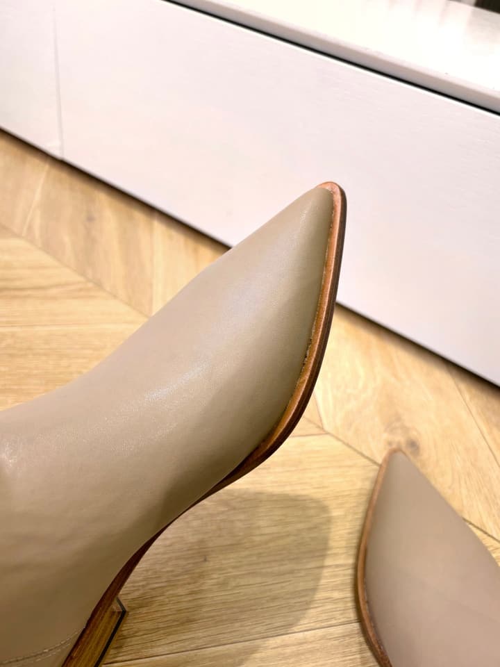 Hermès Classic Knee-High Boots – 2025 Autumn/Winter Collection in Two-tone Tan And Cream