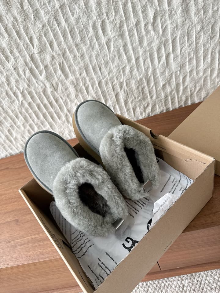 UGG Sheepskin Fur-Lined Slippers – Autumn/Winter Collection in Tall Light Pink With Cream Fur