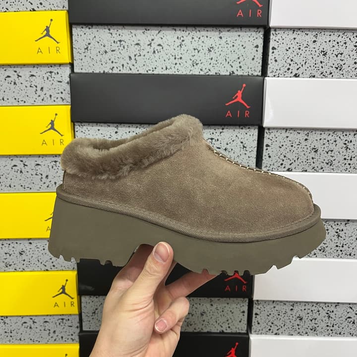 UGG Platform Low-Cut Snow Boots in Black Suede Slip-on