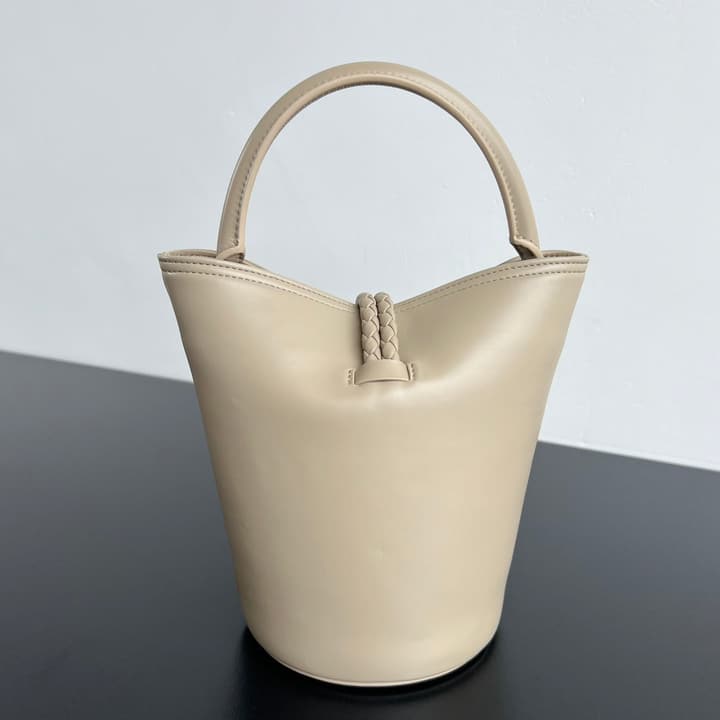 Bottega Veneta Liberta Bucket Bag – 25SS in Black