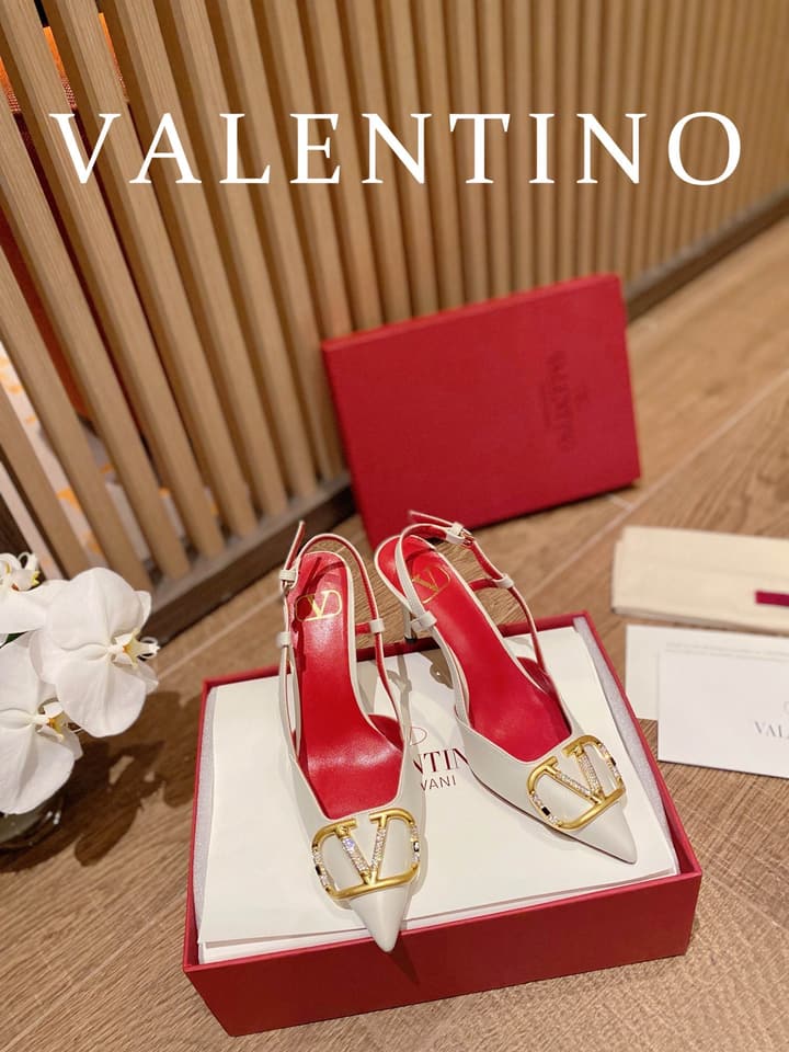 Valentino VLogo Signature Leather Pumps – 2022 Collection in Glossy Black With Red Lining