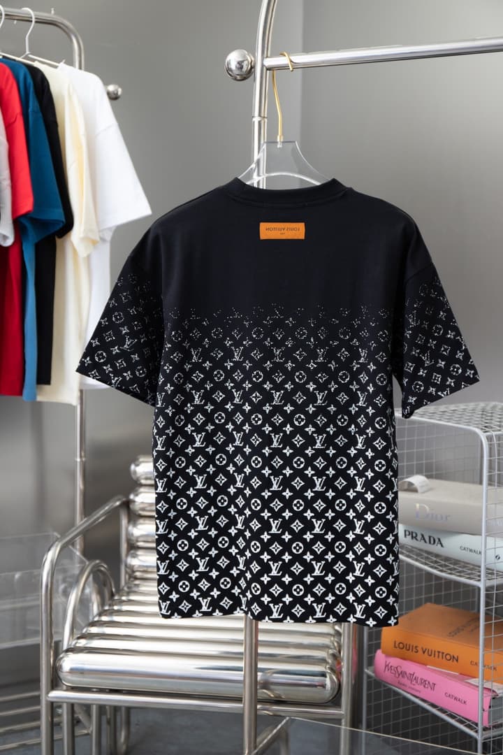 Louis Vuitton Monogram Gradient T-Shirt – Early Spring Collection – 26SS in Black Monogram Gradient