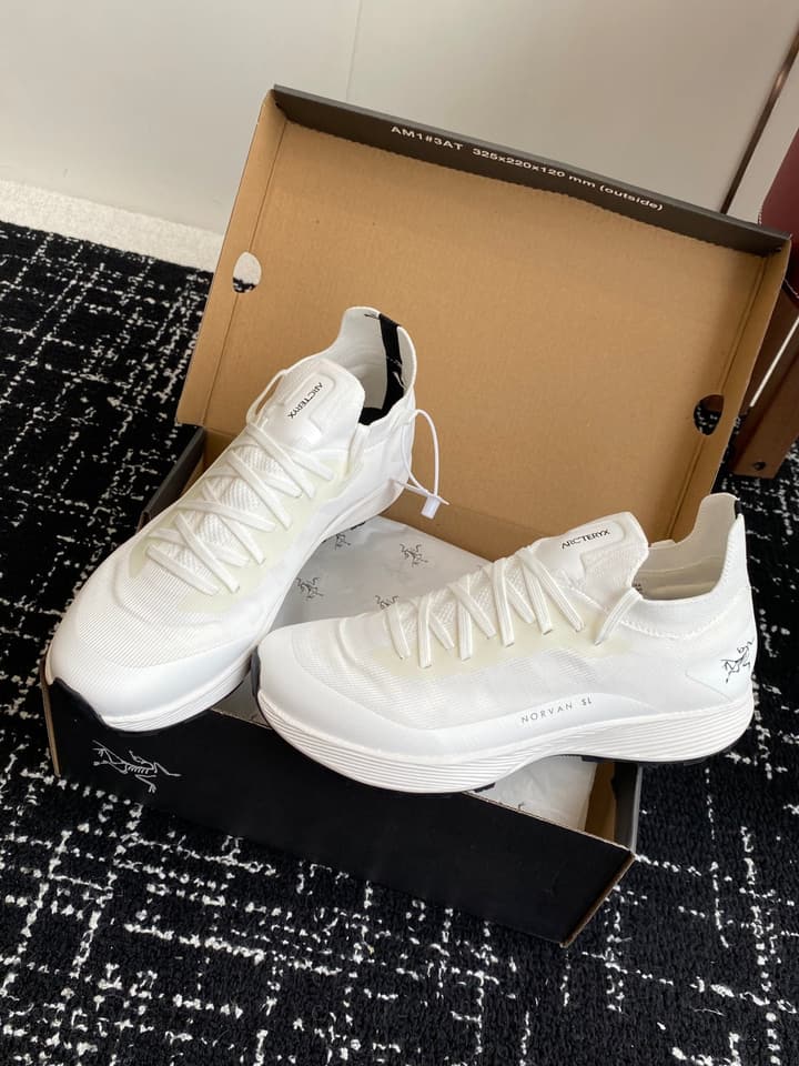 Arc'teryx Konseal Lt Hiking Shoes in All White