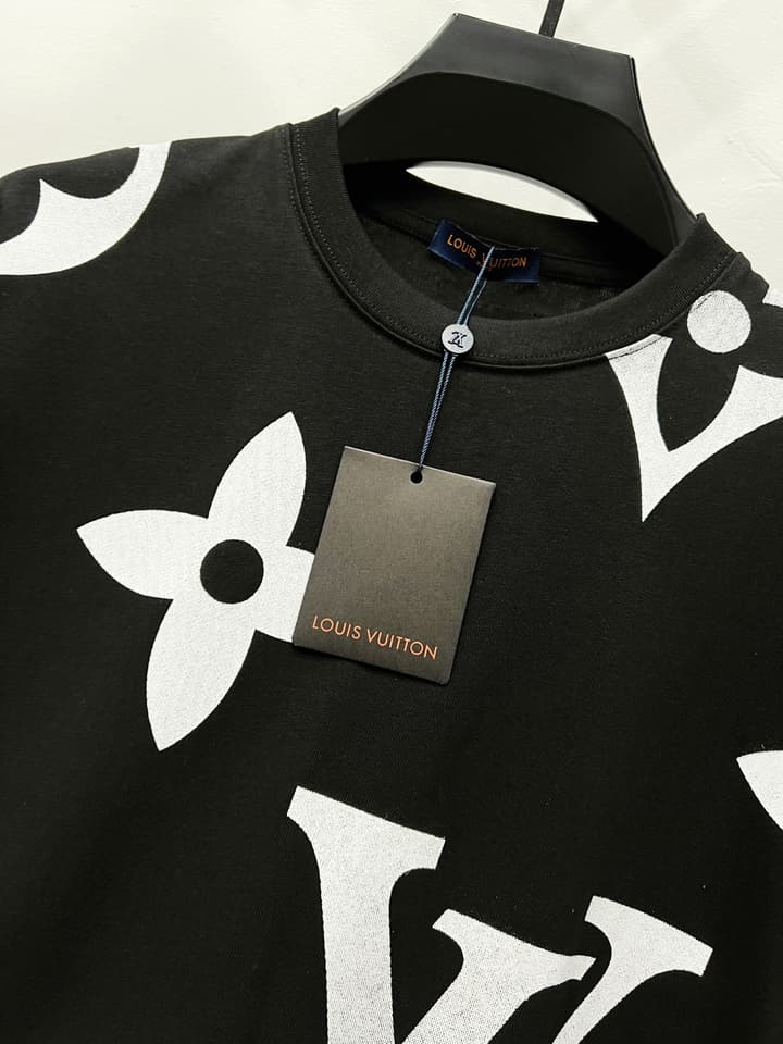 Louis Vuitton Monogram Gradient Logo T-Shirt – 25SS in Black