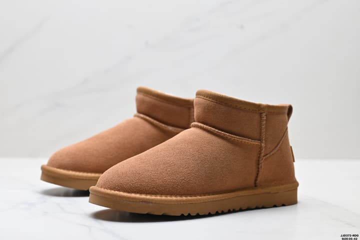 UGG Classic Ultra Mini Platform Snow Boots in Chestnut