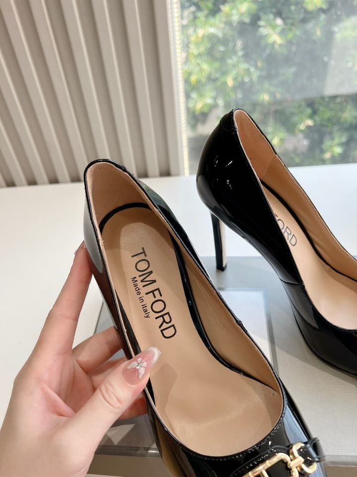 Tom Ford Sparkle Patent Leather Pumps – FW24 Collection in Black