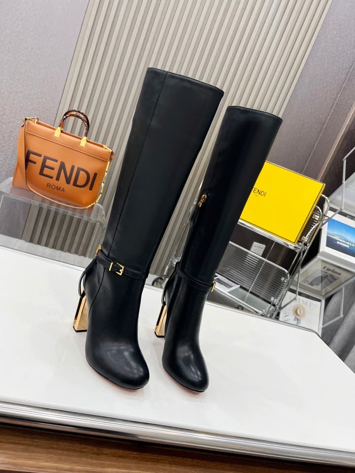 Fendi Delfina Runway Round Toe Boots in Black Leather Boots