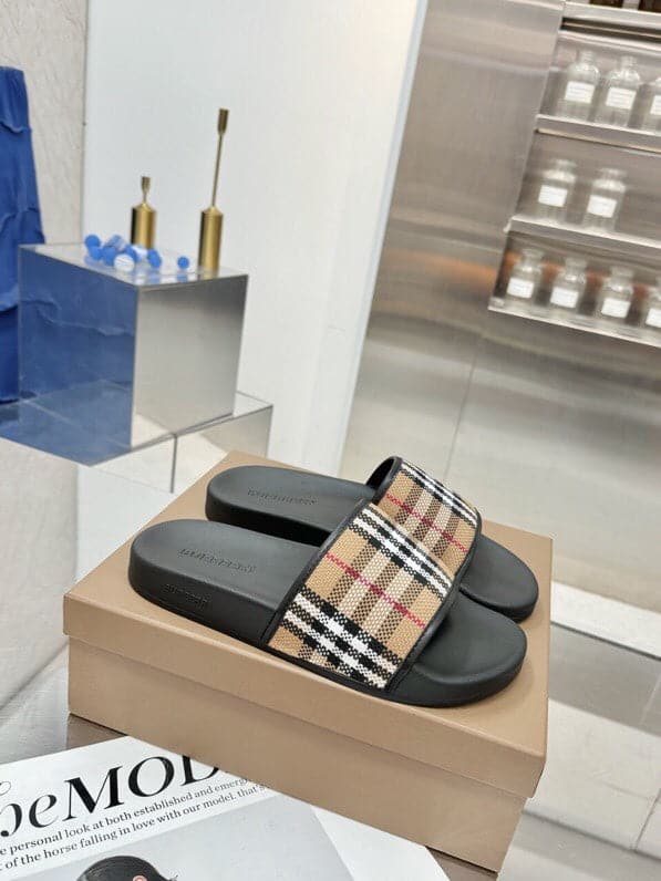 Burberry Kingdom Logo Sandals