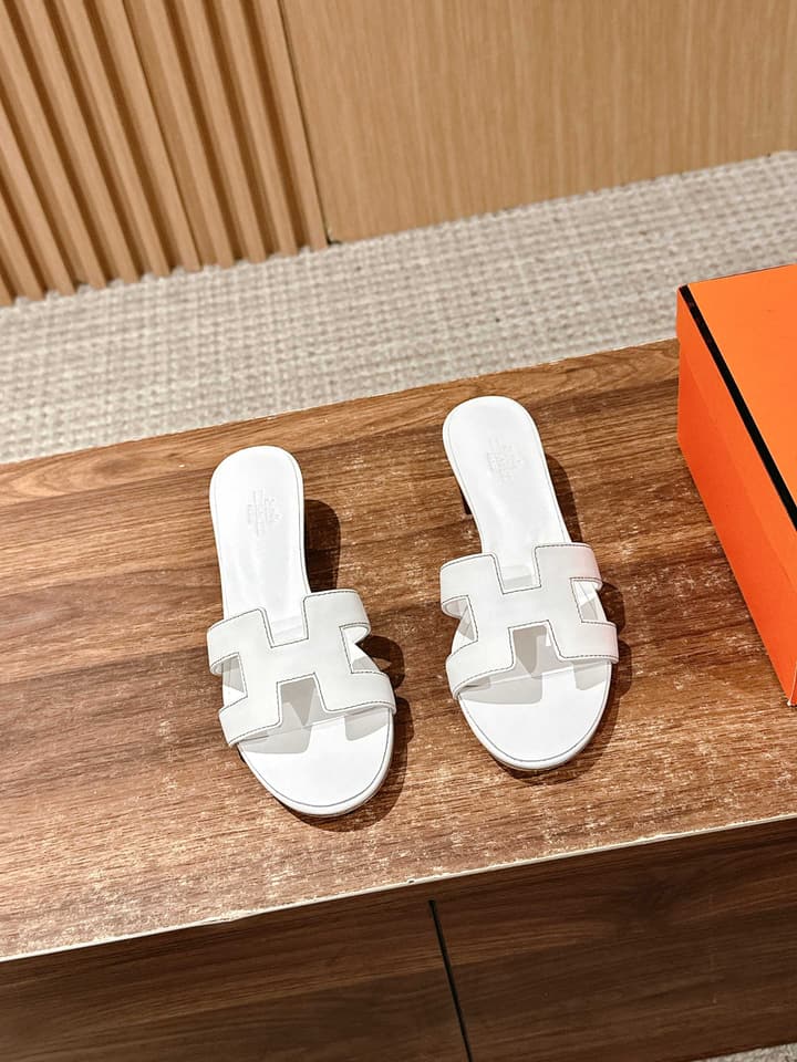 Hermès Classic H-Logo Chunky Heel Sandals in Black Leather