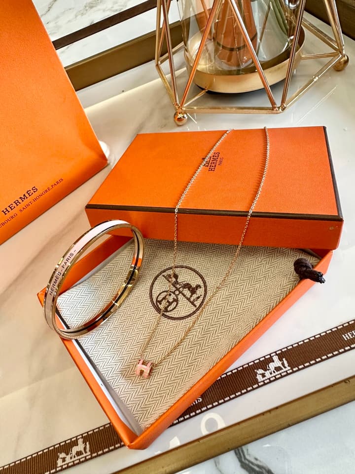 Hermès Oval Enamel 18K Gold Plated Necklace and Bracelet Set