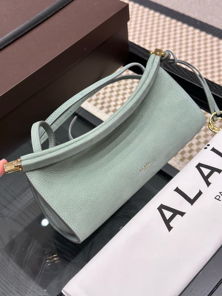 Alaïa Shoulder & Crossbody Bag in Green