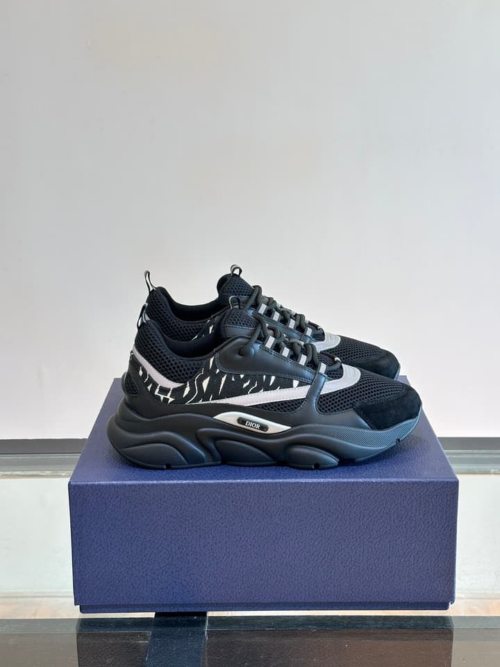Dior B22 Men's Retro Jogging Sneakers in Black And White Patterned