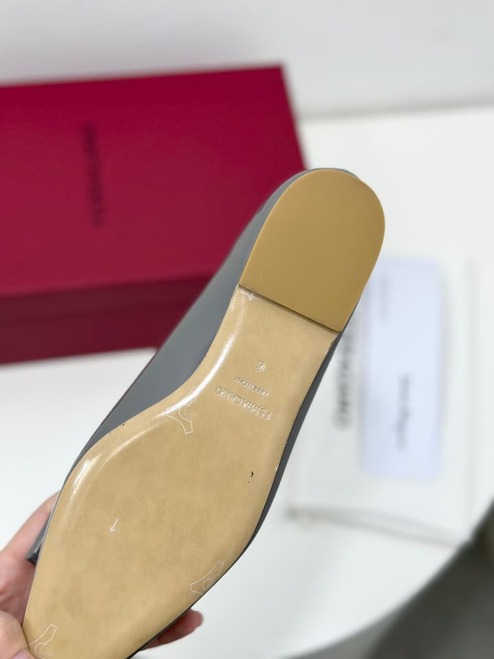 Ferragamo Vara Patent Leather Square Toe Pumps in Black Patent Leather (1cm Heel)