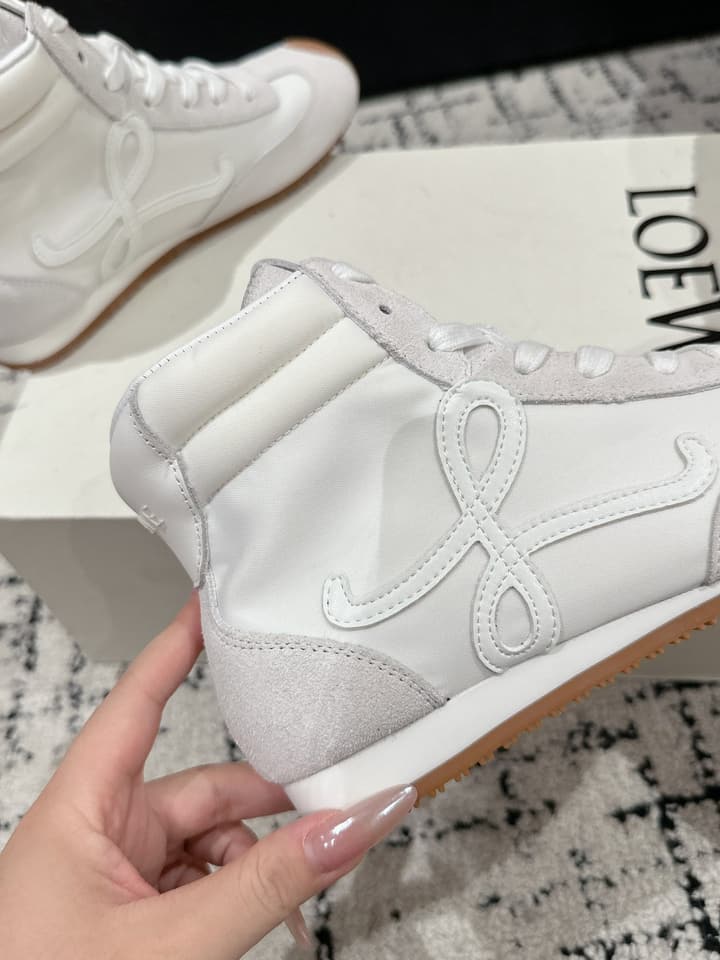 Loewe Flow Runner 2.0 Runway Sneakers – 25SS in All White With Gum Sole