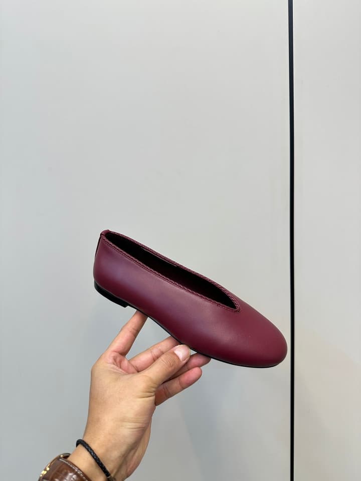 Bottega Veneta Woven Flats – 2025 Collection in Black