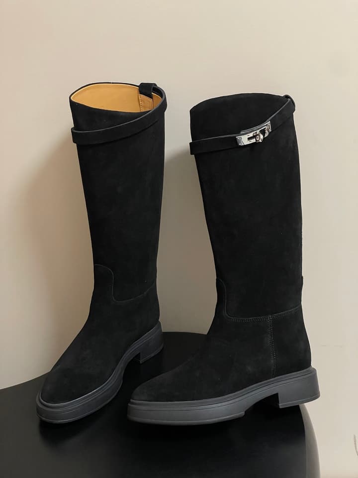 Hermès Jumping Kelly Buckle Knee-High Boots in Black Leather