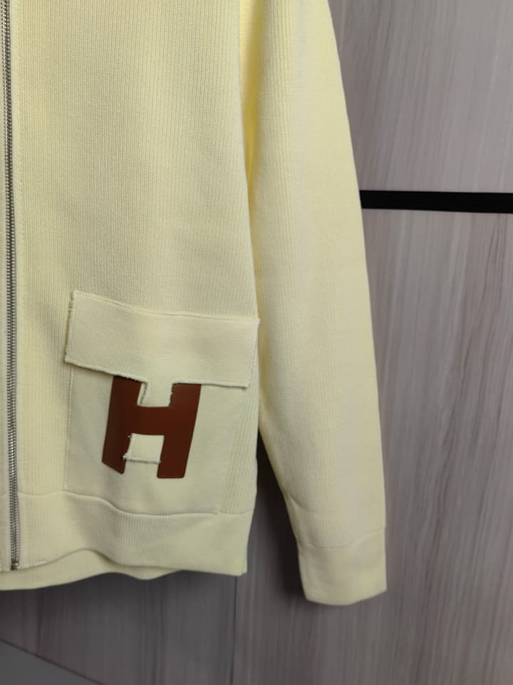 Hermès Unisex Wool-Blend Knit Cardigan – Autumn/Winter in Black With Orange H Pockets