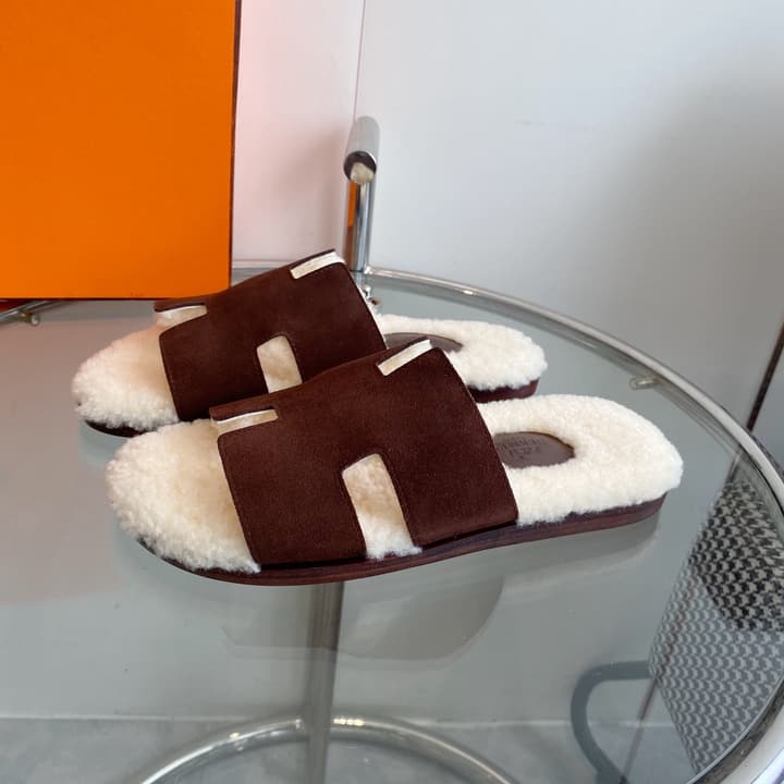 Hermès Izmir Classic H Wool Slippers in Black