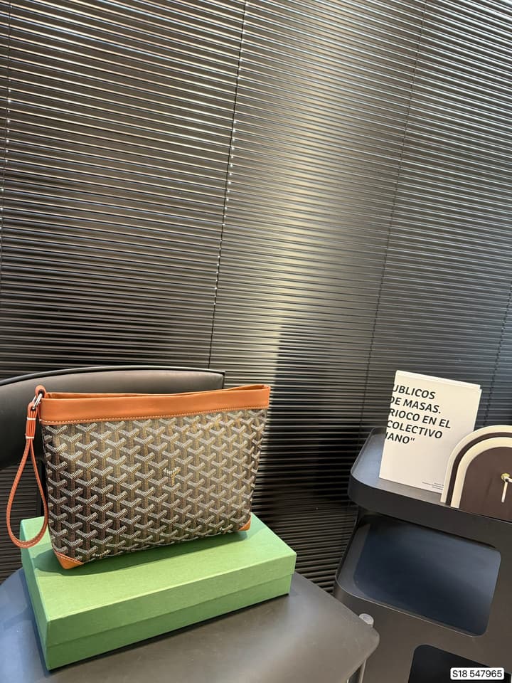 Goyard Unisex Clutch Bag in Black