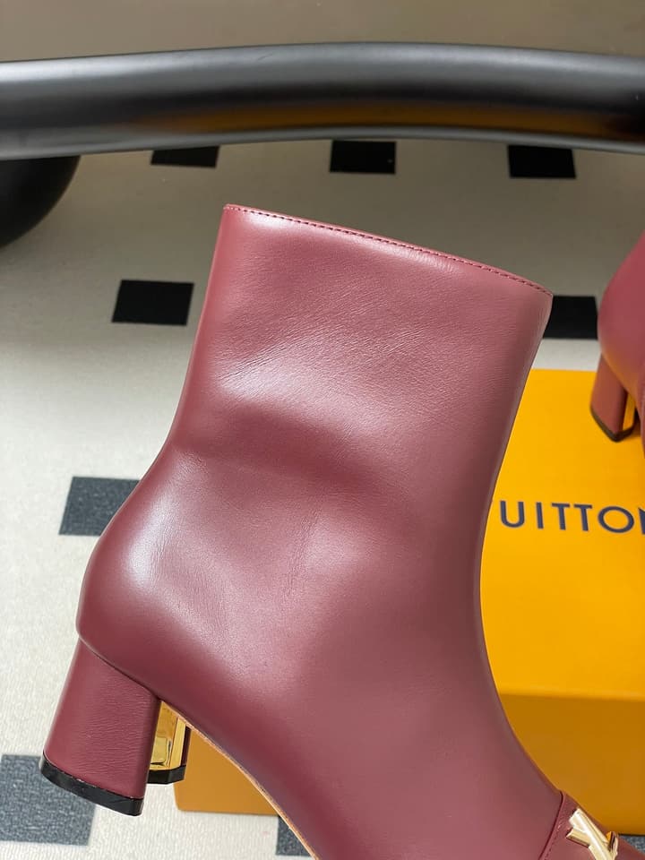 Louis Vuitton LV Swing Metal Heel Ankle Boots – 25SS Autumn/Winter Collection in Black