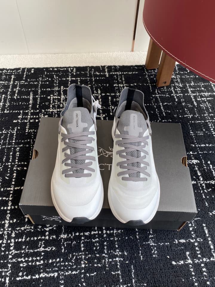 Arc'teryx Konseal Lt Hiking Shoes in All White