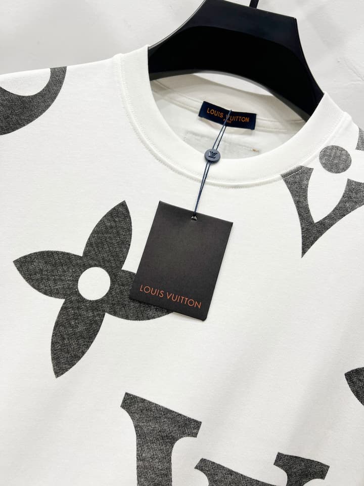 Louis Vuitton Monogram Gradient Logo T-Shirt – 25SS in Black