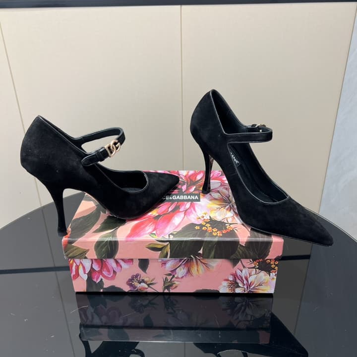 Dolce & Gabbana Pointed Toe Cross-Strap Pumps – 25FW in Black Patent