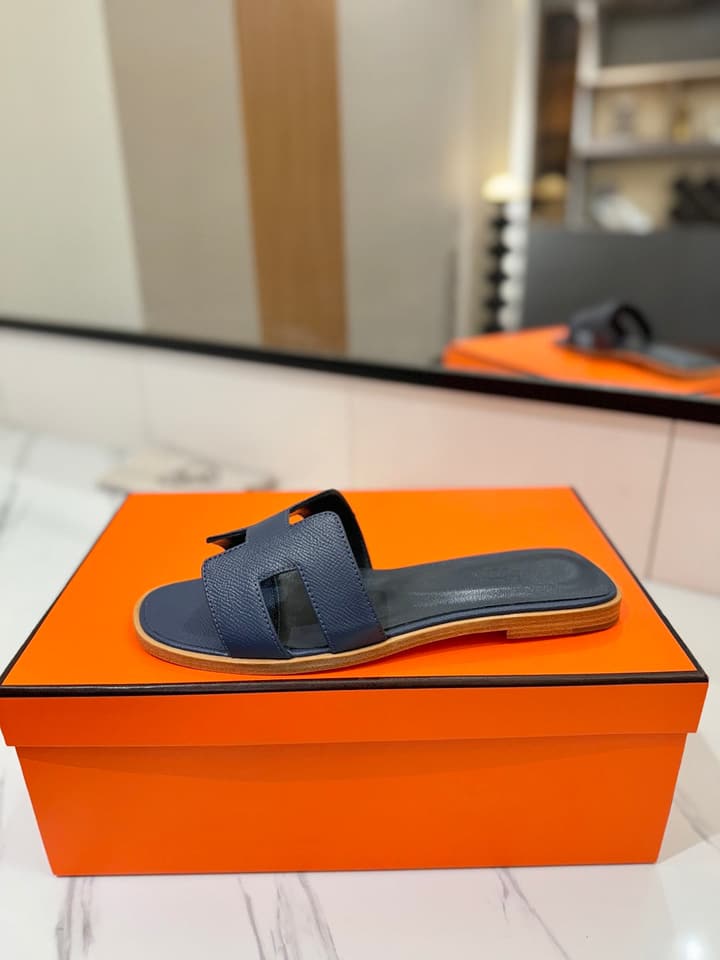 Hermès Classic H Palm Grain Leather Sandals in Black
