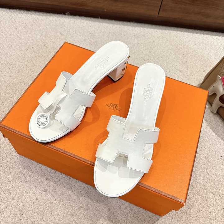 Hermès Oasis H-Slippers Sandals – New Colorway in Black Leather