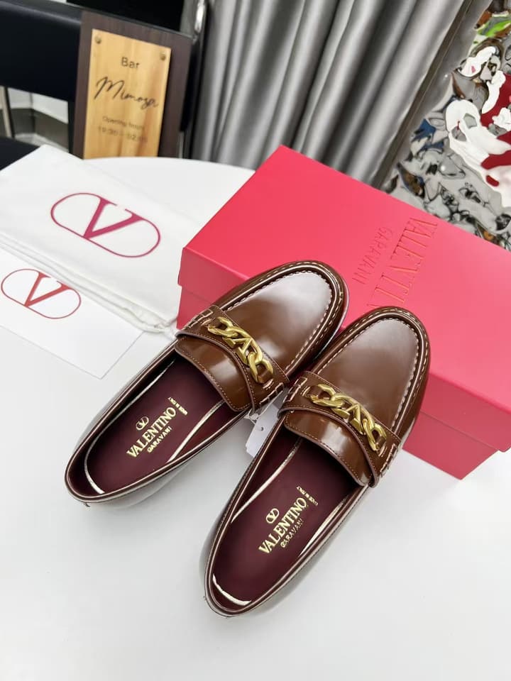 Valentino Logo Buckle Polished Leather Loafers – 2024 Collection in Black