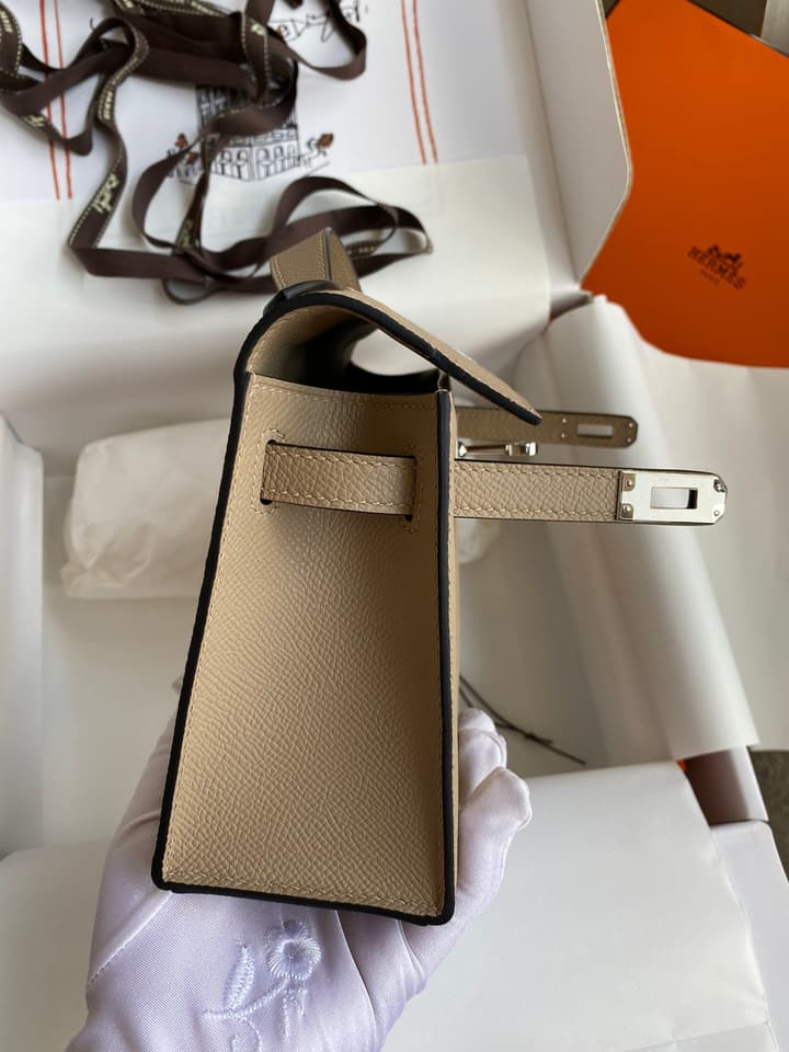 Hermès Kelly Mini Handbag – Trench Coat Grey in Bright Light Beige