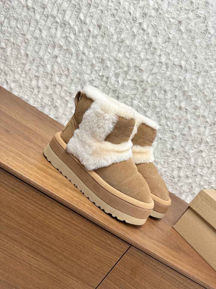 UGG Closed-Toe Fur-Lined Slippers – Autumn/Winter Collection in Black