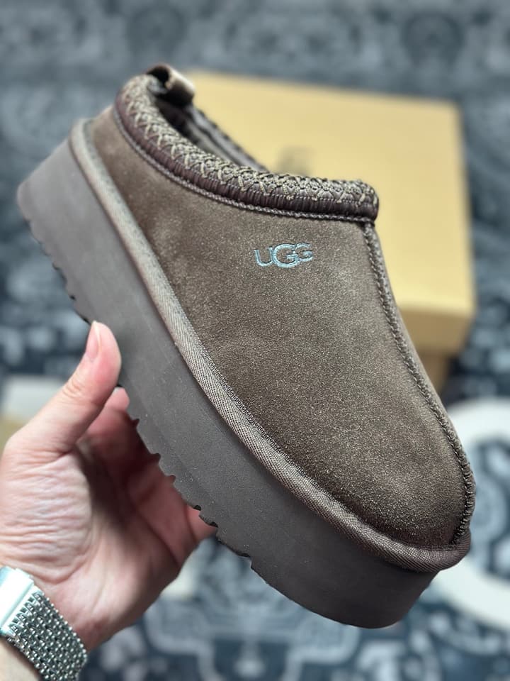 UGG Tazz Winter Platform Snow Boots in Taupe Suede Platform Slipper