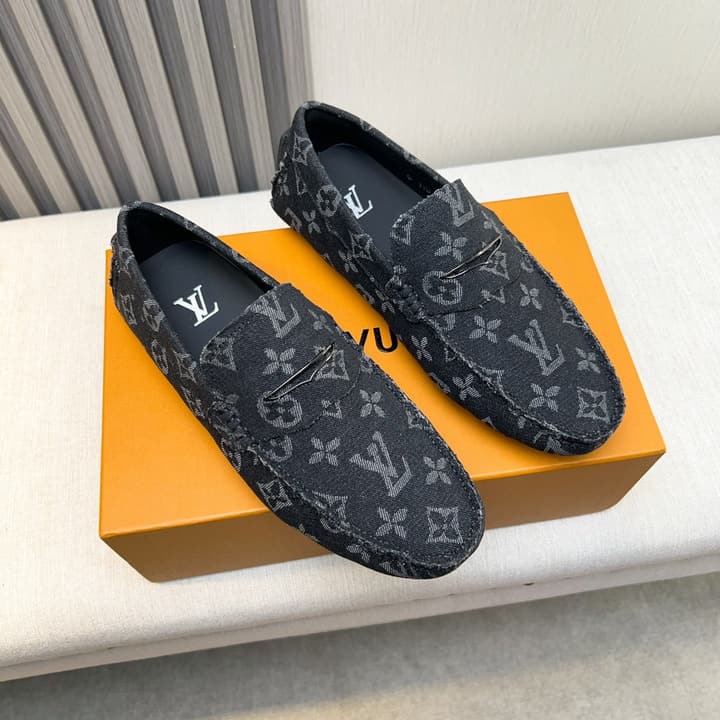 Louis Vuitton Pebbled Leather Driving Shoes in Black Textured Leather