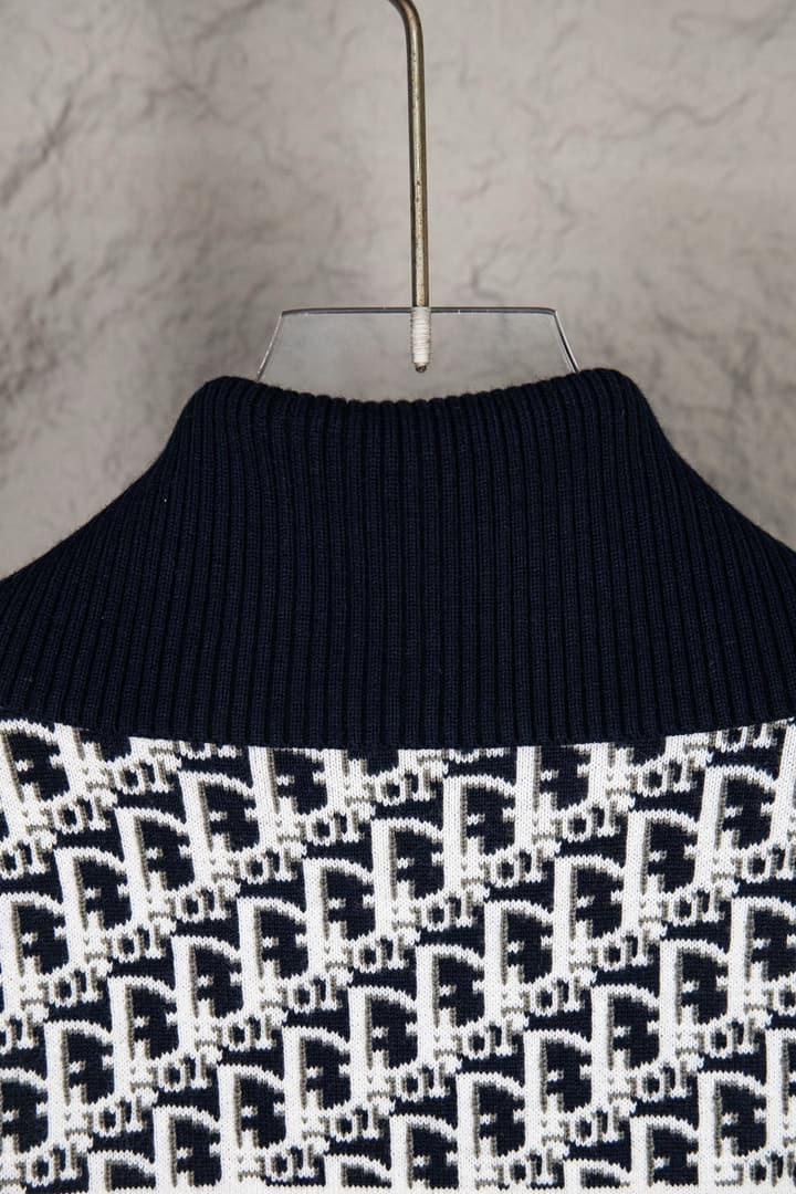 Dior Classic Oblique Reversible Cashmere Sweater – 25FW in Camel Oblique Pattern