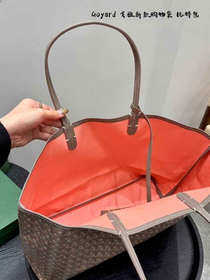 Goyard Tote Bag in Beige With Blue Interior