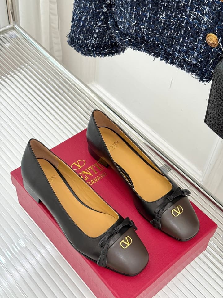 Valentino VLogo Metal Buckle Ballet Flats – 25FW in Charcoal