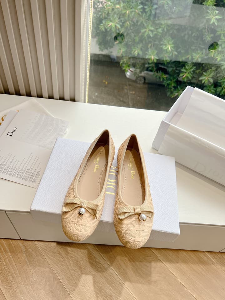 Dior Embroidered Leather Loafers – 2024 Spring Collection in Cream