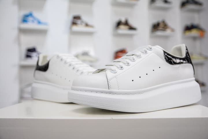 Alexander McQueen Oversized Low-Top Sneakers in Green