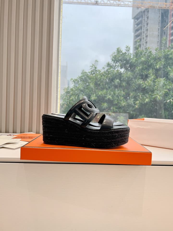 Hermès Wedge Sandals – Spring/Summer 2024 Collection in Black