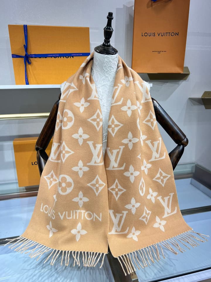 Louis Vuitton Monogram Wool Shawl – 2022 Collection in Beige