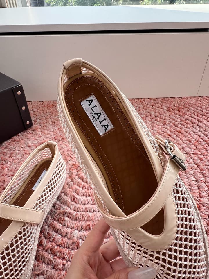 Alaïa Woven Fishnet Mules – 2026 Spring/Summer Collection in Beige