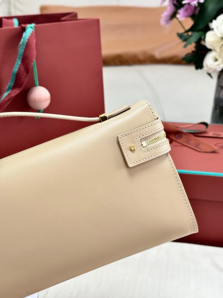 Loro Piana Extra Clutch L29 Handbag in Pale Beige