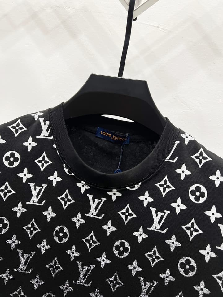 Louis Vuitton Gradient Monogram T-Shirt – 2025 Summer Collection in Black Bottom Gradient Monogram