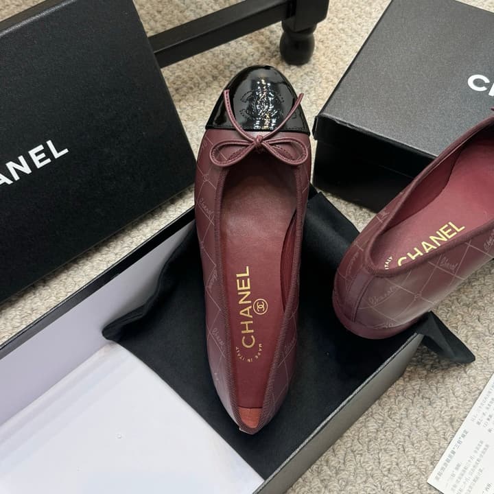 Chanel Classic Round-Toe Ballet Flats – Spring/Summer Collection – 25SS in Burgundy