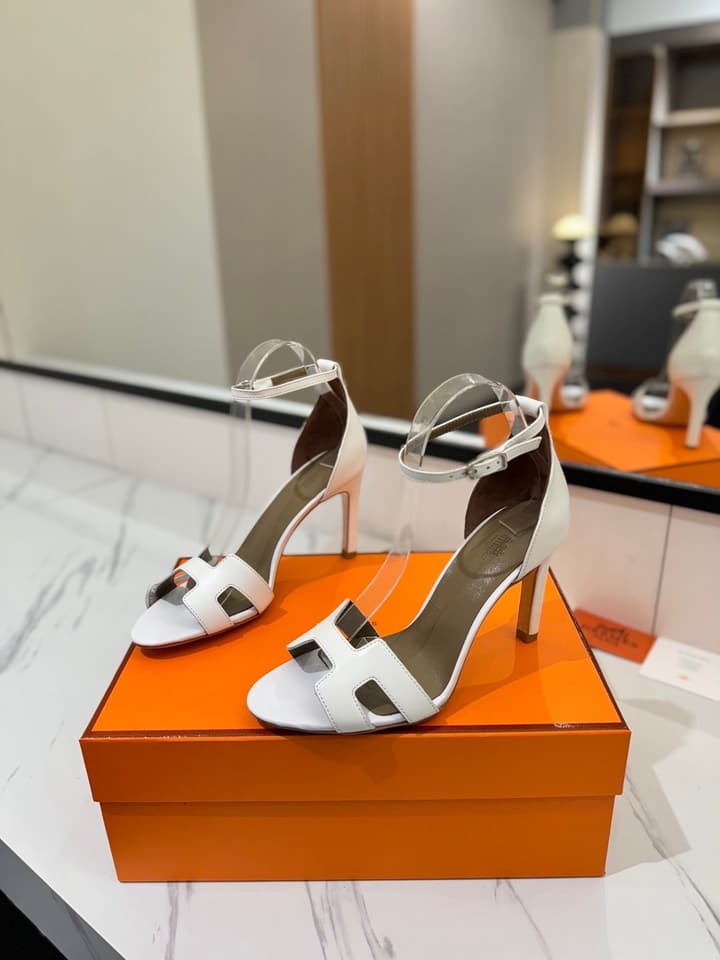Hermès Classic Smooth Cowhide Pumps – 9cm in Caramel Brown