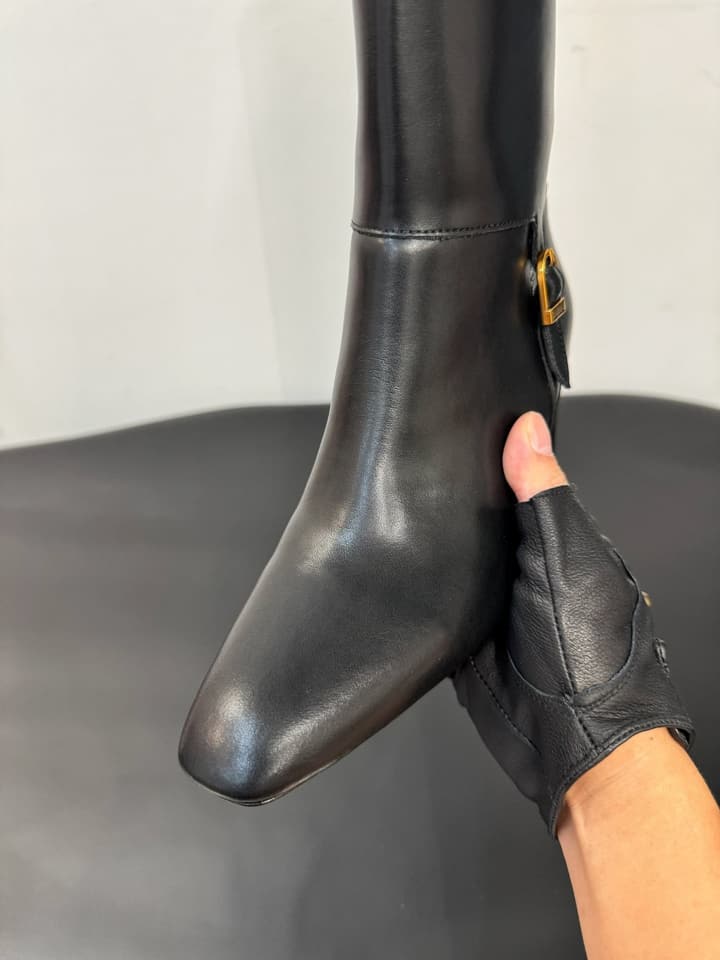 Saint Laurent Leather Pumps – 25FW